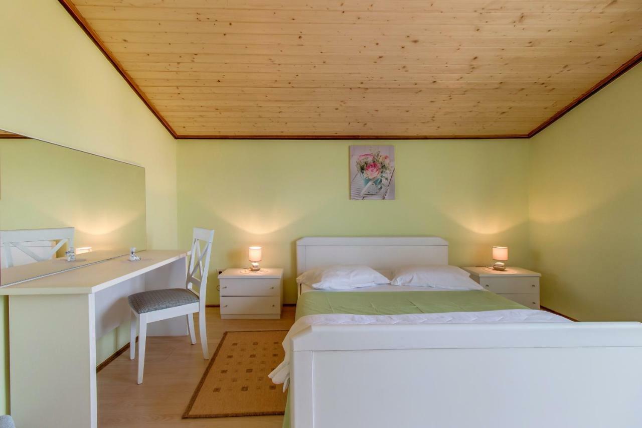 Apartment Malvina Mali Lošinj Exteriör bild